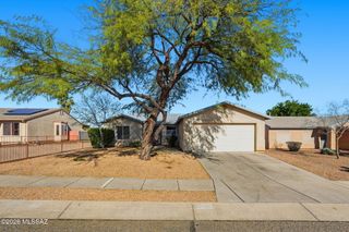 8911 E Fairway Groves Drive, Tucson, AZ 85730