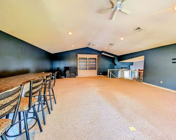 209 Pineview Circle, Agawam, MA 01001