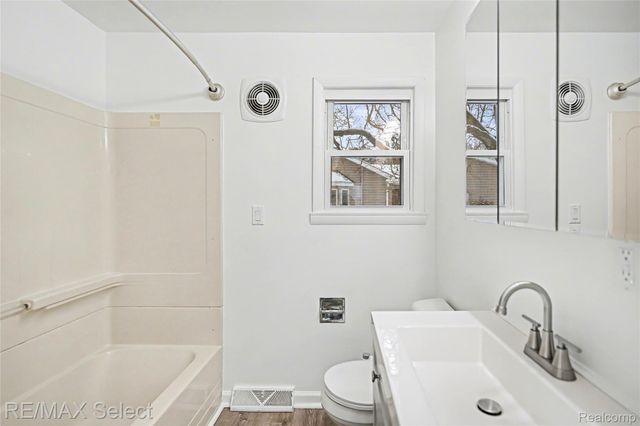 2296 Russell Street, Grand Blanc Charter Township, MI 48439