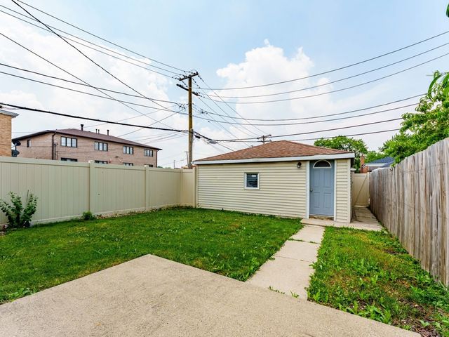 7852 Neenah Avenue, Burbank, IL 60459