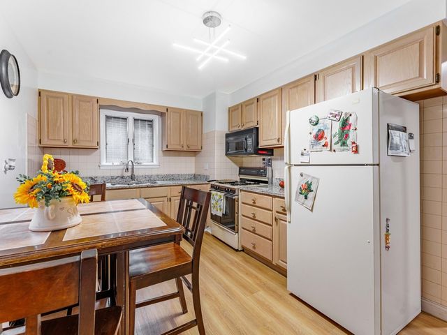 7852 Neenah Avenue, Burbank, IL 60459
