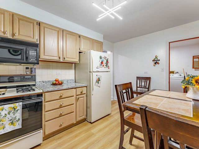 7852 Neenah Avenue, Burbank, IL 60459