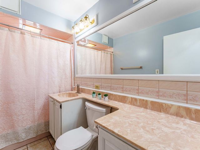 7852 Neenah Avenue, Burbank, IL 60459