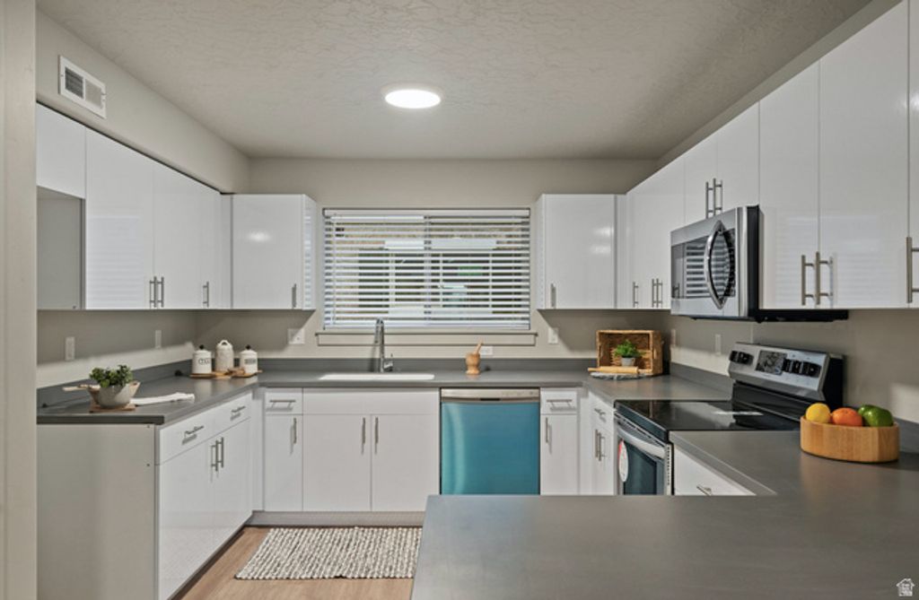Image 3 of property listing at 1140 W 950 N #B102, Orem, UT 84057