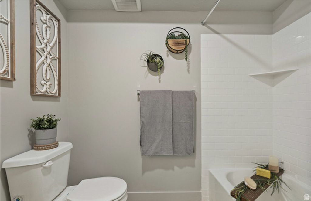 Image 7 of property listing at 1140 W 950 N #B102, Orem, UT 84057