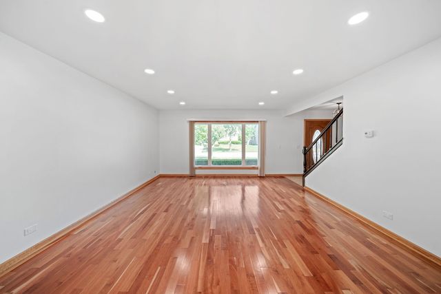 720 Dunhill Drive, Buffalo Grove, IL 60089