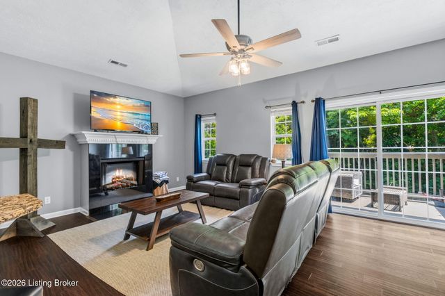 7301 Autumn Trace Dr 202, Louisville, KY 40214