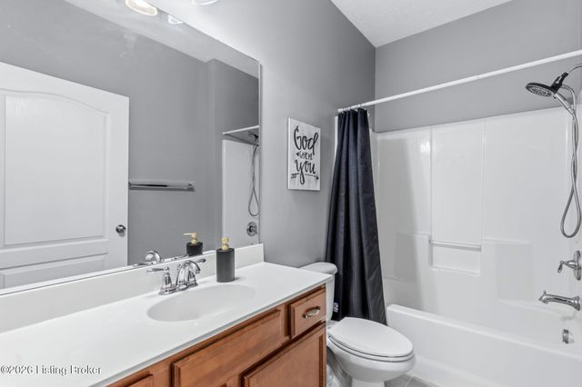 7301 Autumn Trace Dr 202, Louisville, KY 40214