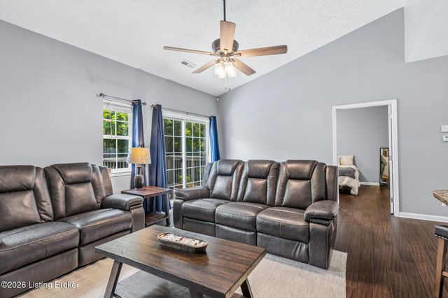 7301 Autumn Trace Dr 202, Louisville, KY 40214