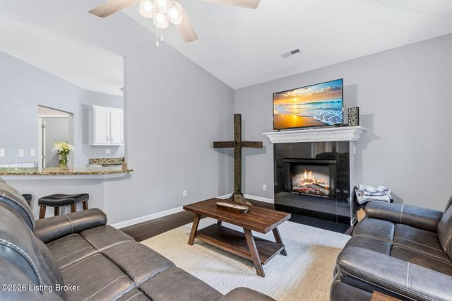 7301 Autumn Trace Dr 202, Louisville, KY 40214