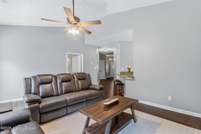 7301 Autumn Trace Dr 202, Louisville, KY 40214