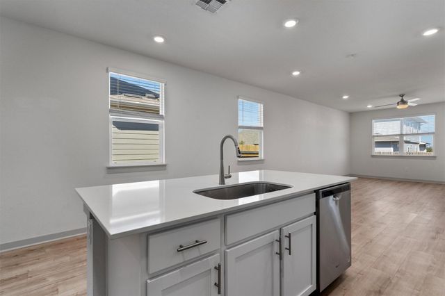 8206 Linda Michelle LN, Austin, TX 78724