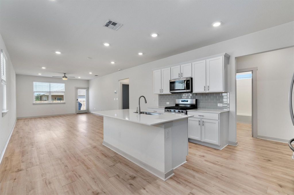 8206 Linda Michelle LN, Austin, TX 78724