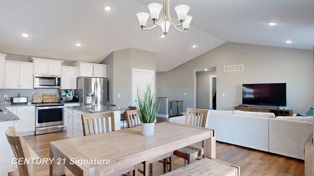 2193 N Ryan Court, Bay City, MI 48706