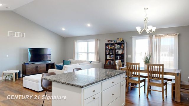 2193 N Ryan Court, Bay City, MI 48706