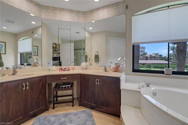 184 Vintage CIR N201, Naples, FL 34119