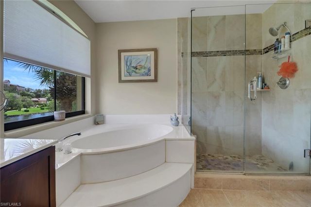 184 Vintage CIR N201, Naples, FL 34119