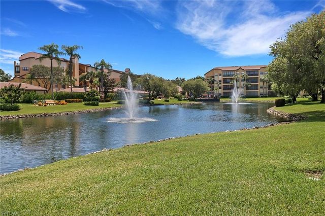 184 Vintage CIR N201, Naples, FL 34119