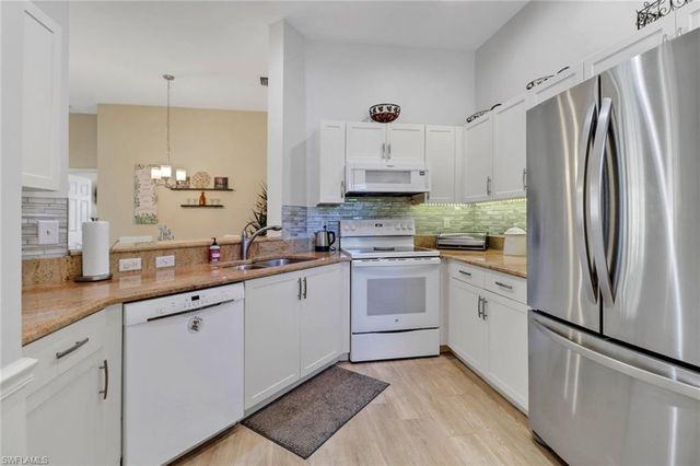 184 Vintage CIR N201, Naples, FL 34119