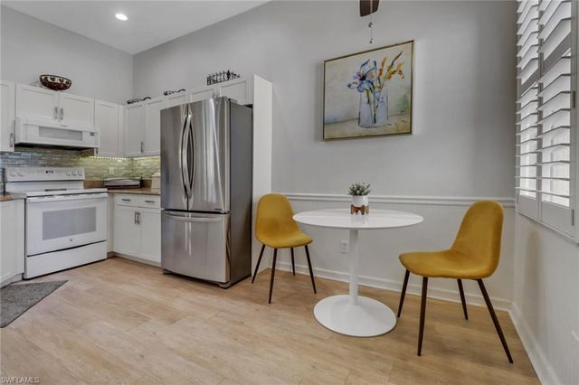 184 Vintage CIR N201, Naples, FL 34119