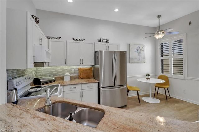 184 Vintage CIR N201, Naples, FL 34119