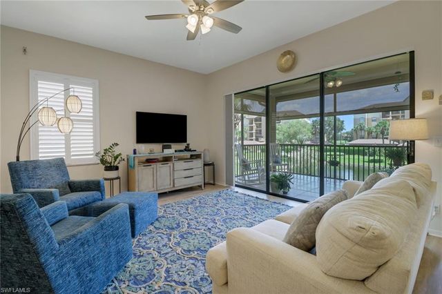 184 Vintage CIR N201, Naples, FL 34119