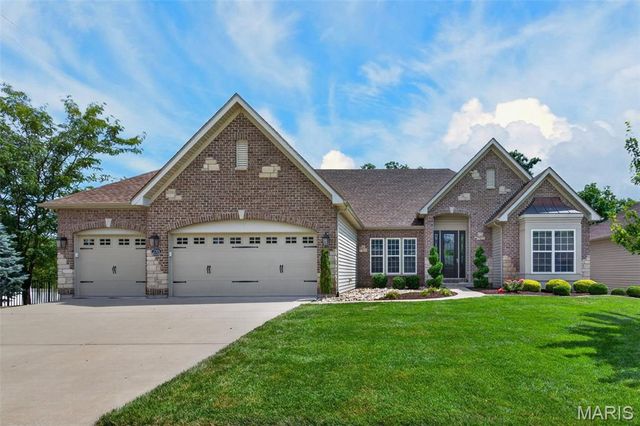 2701 Brook Hill Lane, St Charles, MO 63303