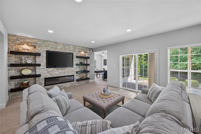 2701 Brook Hill Lane, St Charles, MO 63303