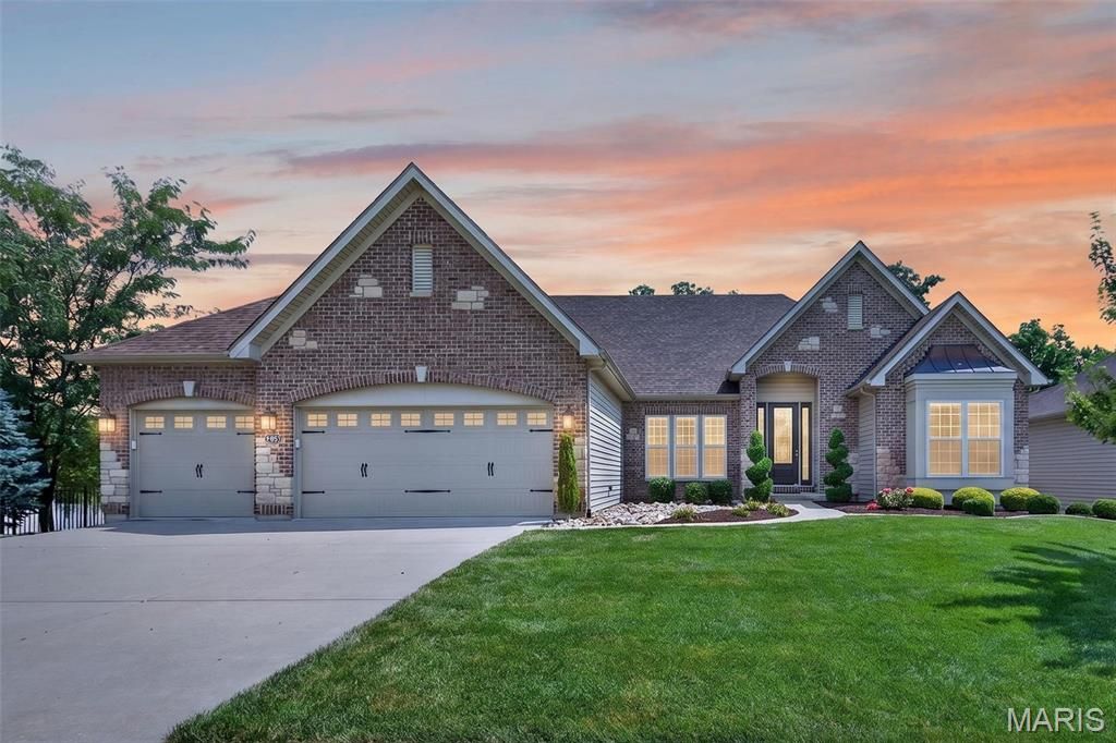 2701 Brook Hill Lane, St Charles, MO 63303