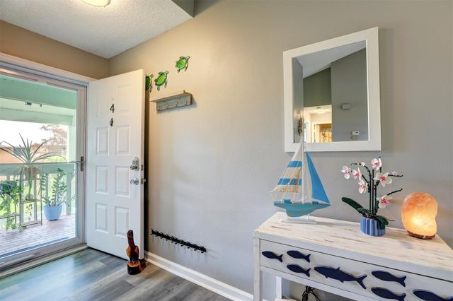 5725 Pelican Pointe Dr 4, Sebastian, FL 32958