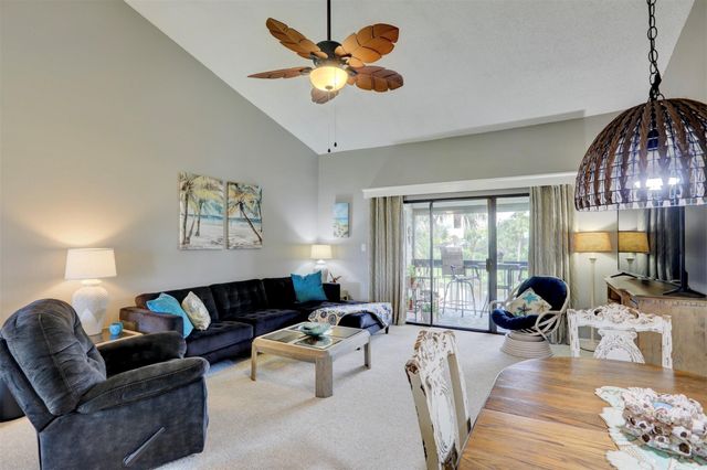 5725 Pelican Pointe Dr 4, Sebastian, FL 32958