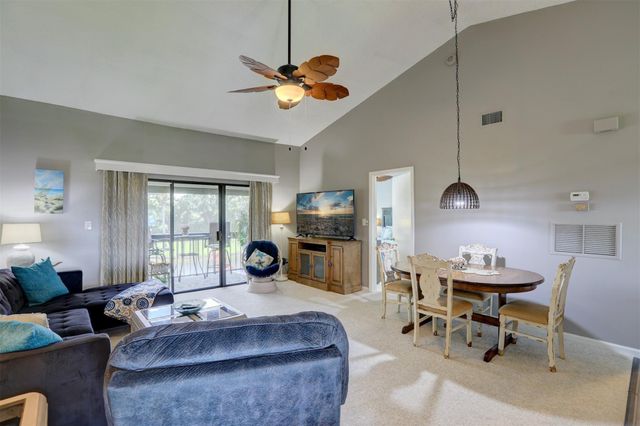 5725 Pelican Pointe Dr 4, Sebastian, FL 32958