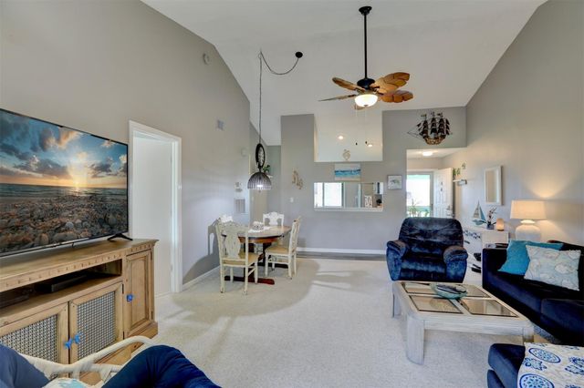 5725 Pelican Pointe Dr 4, Sebastian, FL 32958