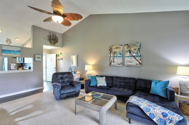 5725 Pelican Pointe Dr 4, Sebastian, FL 32958