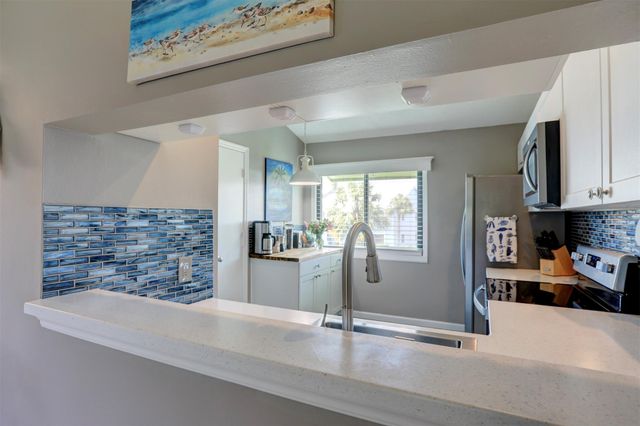 5725 Pelican Pointe Dr 4, Sebastian, FL 32958