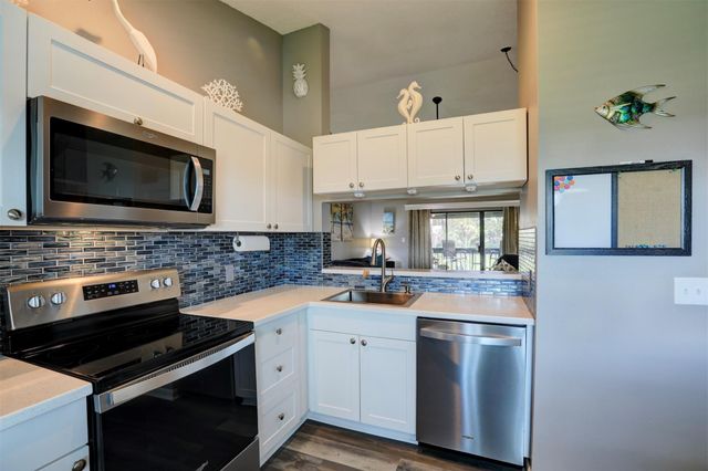 5725 Pelican Pointe Dr 4, Sebastian, FL 32958