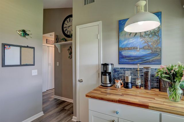 5725 Pelican Pointe Dr 4, Sebastian, FL 32958