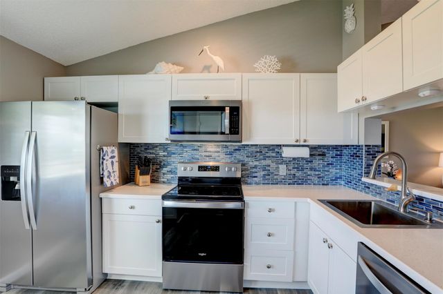 5725 Pelican Pointe Dr 4, Sebastian, FL 32958