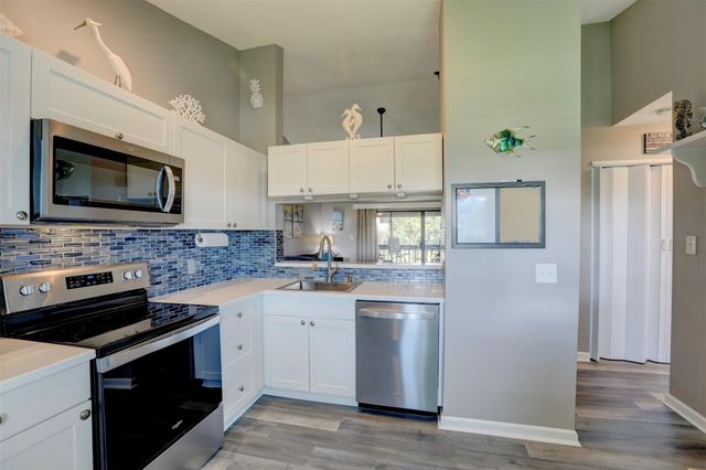 5725 Pelican Pointe Dr 4, Sebastian, FL 32958