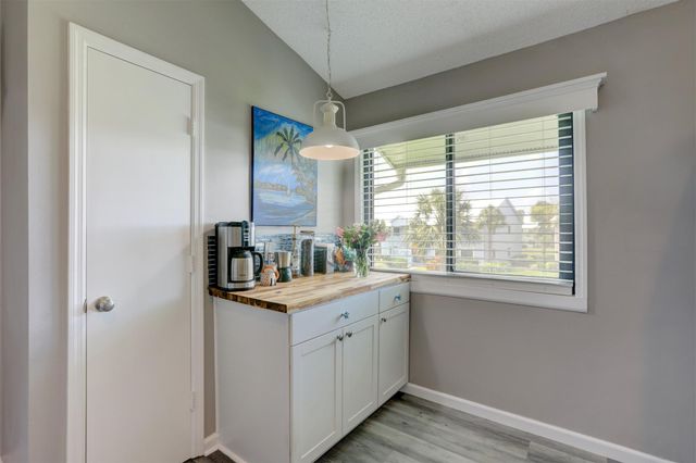 5725 Pelican Pointe Dr 4, Sebastian, FL 32958