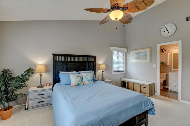 5725 Pelican Pointe Dr 4, Sebastian, FL 32958