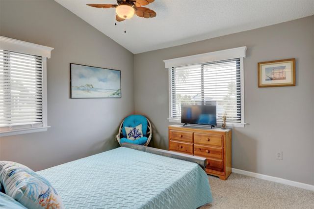 5725 Pelican Pointe Dr 4, Sebastian, FL 32958