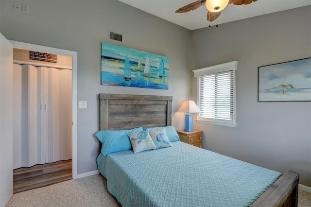 5725 Pelican Pointe Dr 4, Sebastian, FL 32958