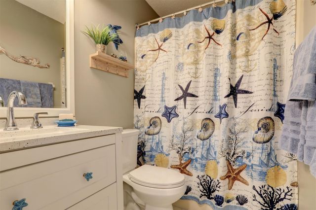 5725 Pelican Pointe Dr 4, Sebastian, FL 32958