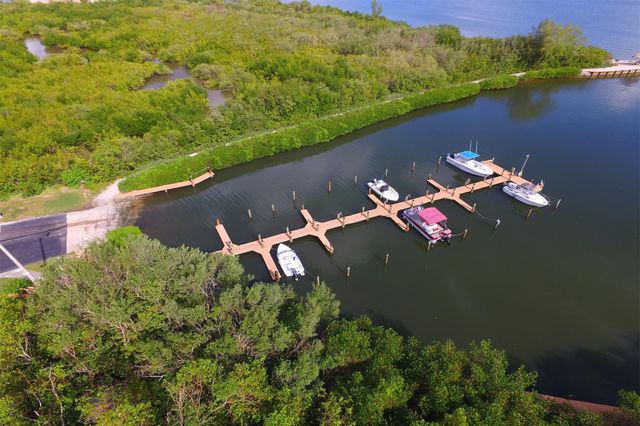 5725 Pelican Pointe Dr 4, Sebastian, FL 32958