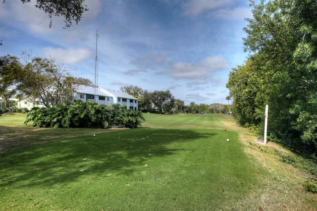 5725 Pelican Pointe Dr 4, Sebastian, FL 32958