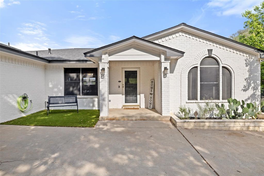 2819 Declaration CIR, Lago Vista, TX 78645
