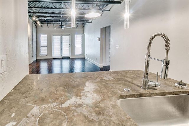 915 NW 7th Street 105, Oklahoma City, OK 73106