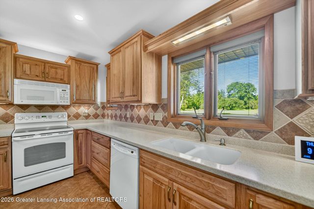 11165 Nixon Road, Grand Ledge, MI 48837