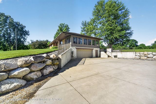 11165 Nixon Road, Grand Ledge, MI 48837